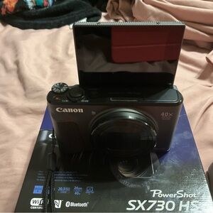Canon Powershot SX730 HS- very lightly used and comes with box